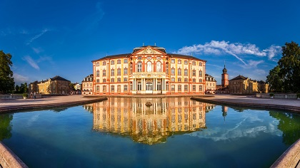 Mit dem Mietwagen der Sixt Autovermietung Bruchsal Schloss Bruchsal besuchen