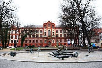 Mit dem Mietwagen von Sixt zum Brunnen der Lebensfreude in Rostock
