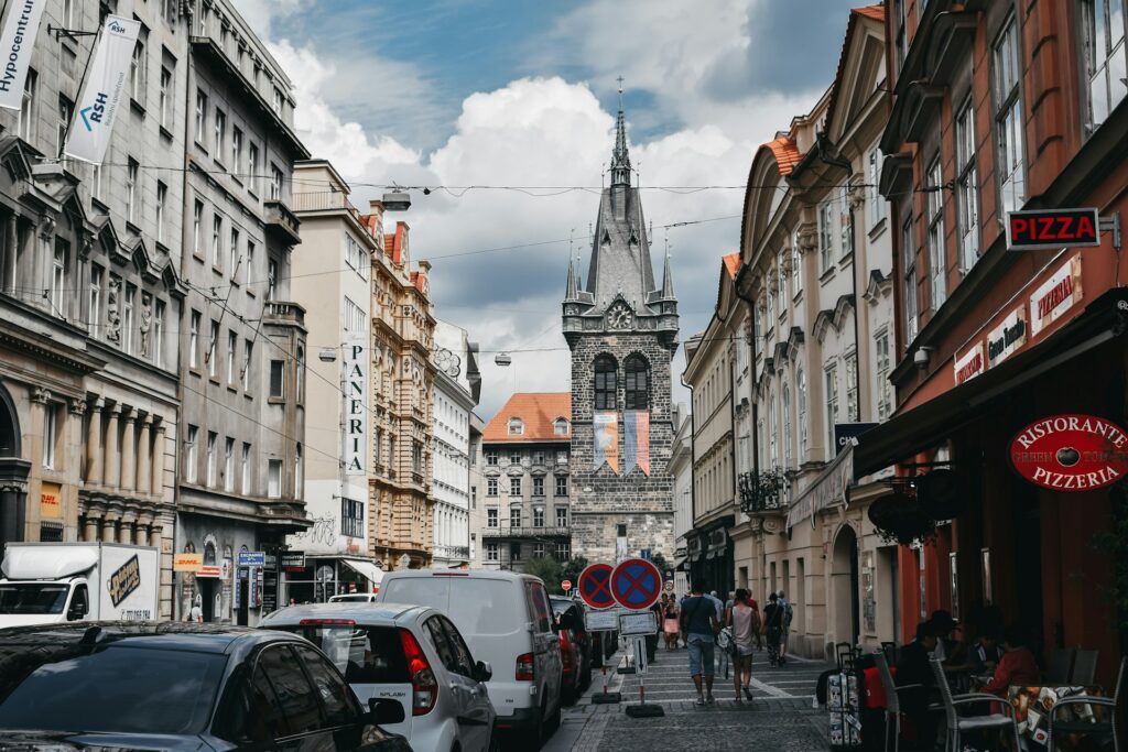 Architekturfotografie von Stadtgebäuden in der Tschechischen Republik