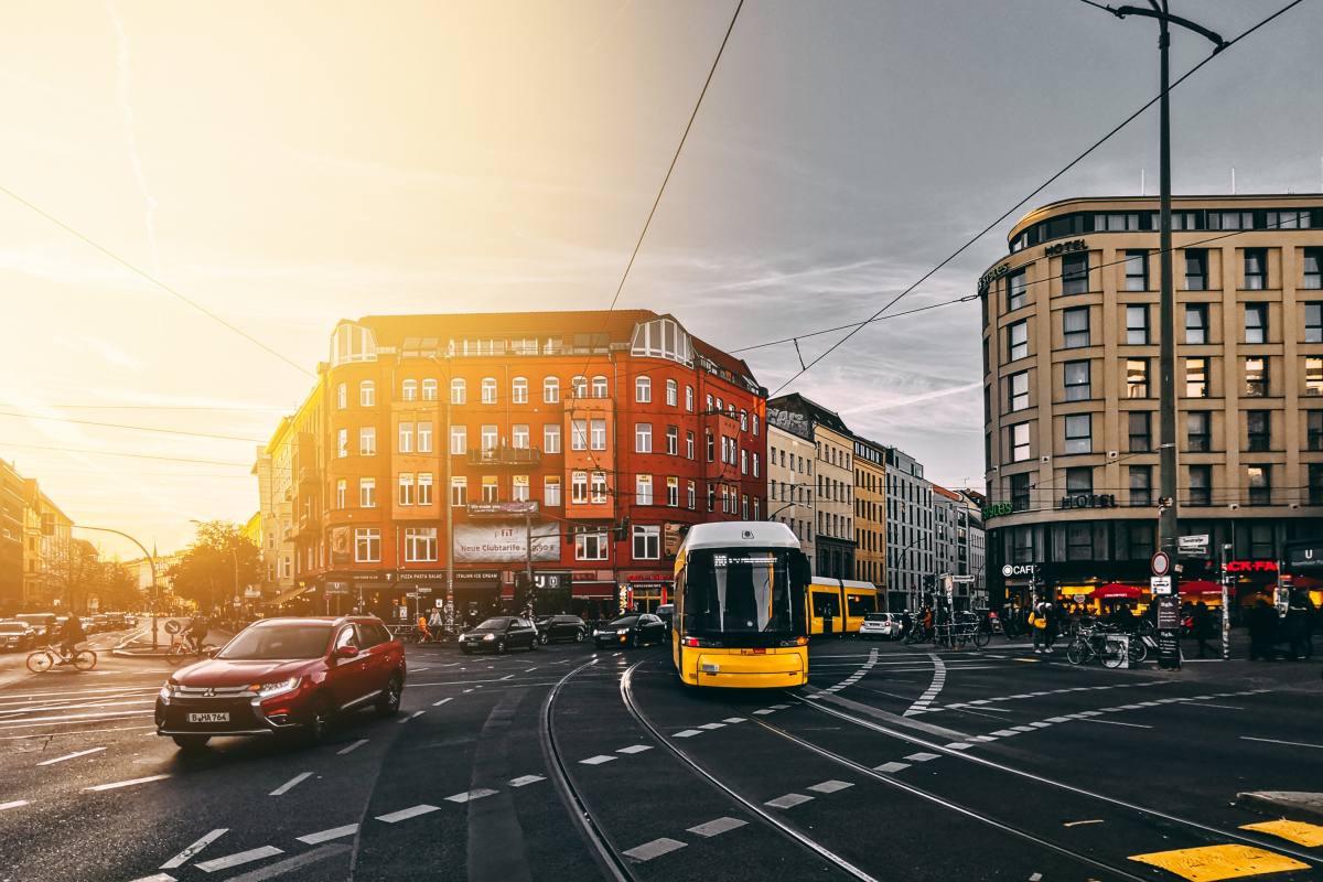 So einfach fahrt ihr mit SIXT ride zum Flughafen SIXT Magazine